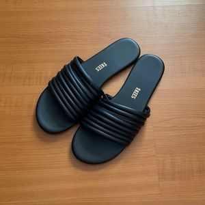 Tkees sandals